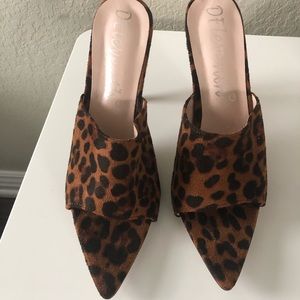 Pointed toe cheetah print  mules